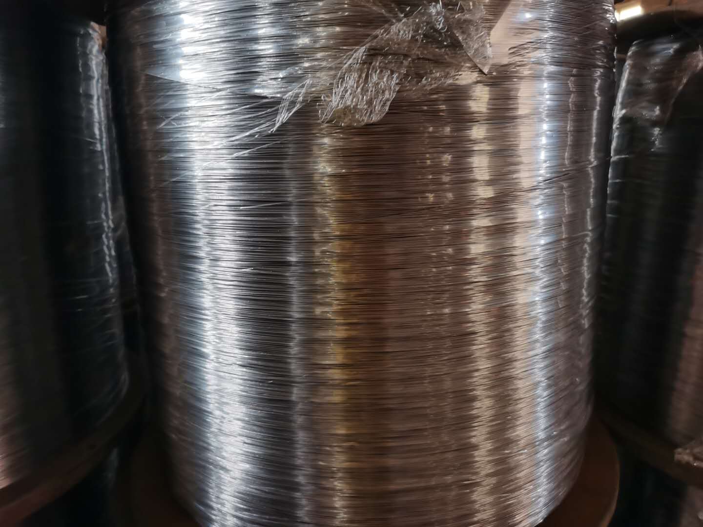 Galvaniseret ledning 、 Gabion 、 Husdyrsvejset trådnet 、 Sprængningslinie